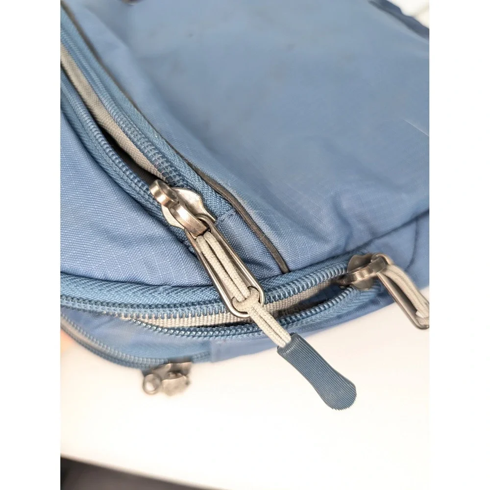 Eagle Creek Site Seeing Tablet Courier Blue Lightweight Crossbody Travel Bag